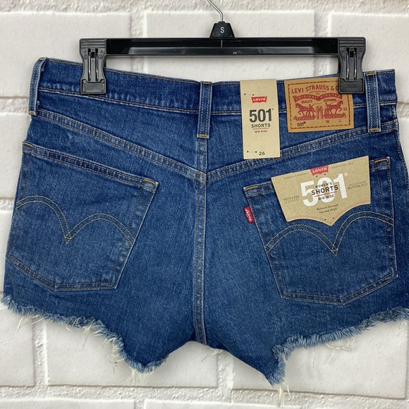 LEVI’S 501 Button Fly Mid Rise Vintage Look Raw Hem Distressed Short - Picture 6 of 8
